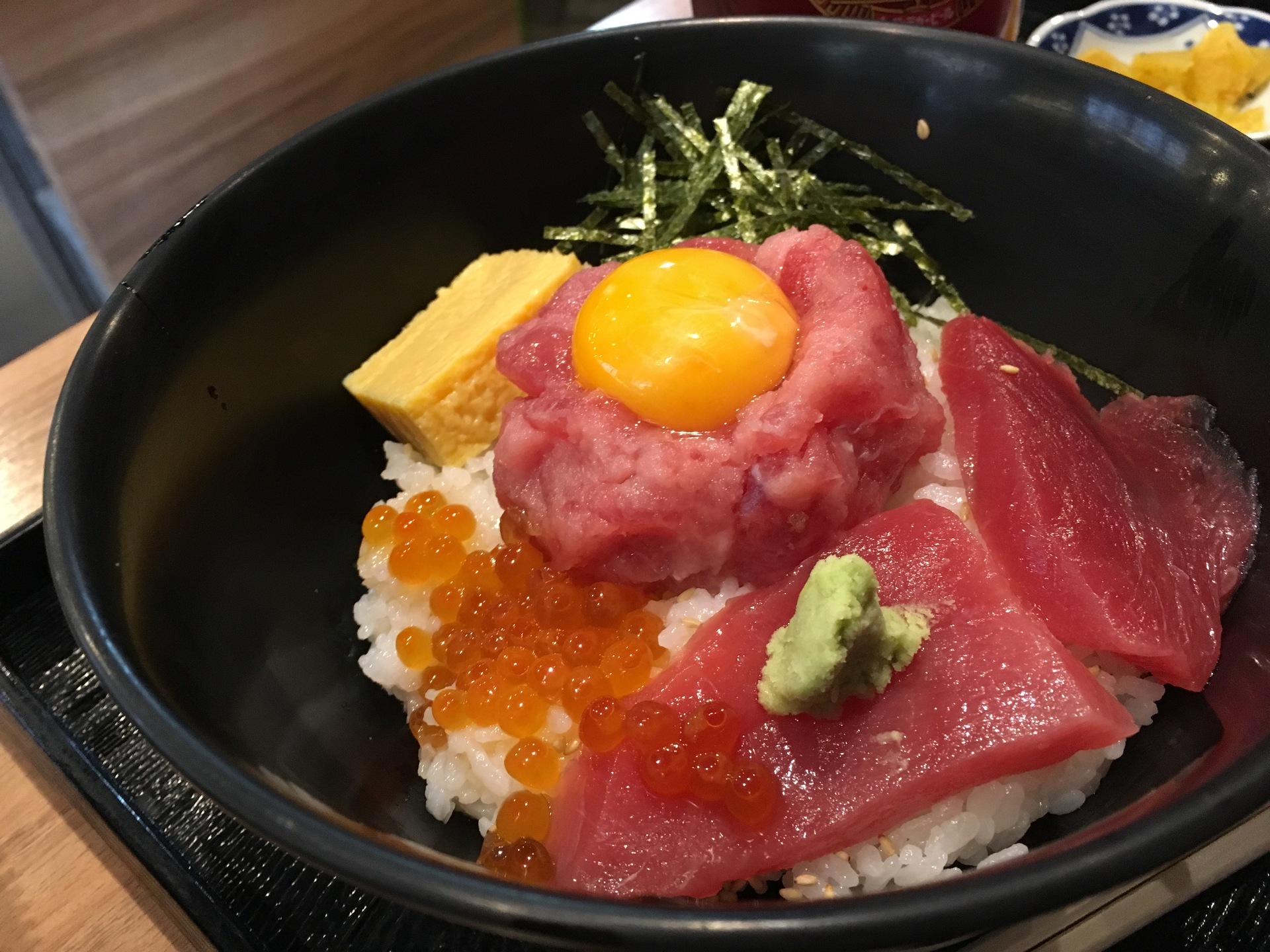 横浜赤レンガ倉庫で海鮮丼 横浜イカセンター グルメな方にオススメ 全国各地の美味い店